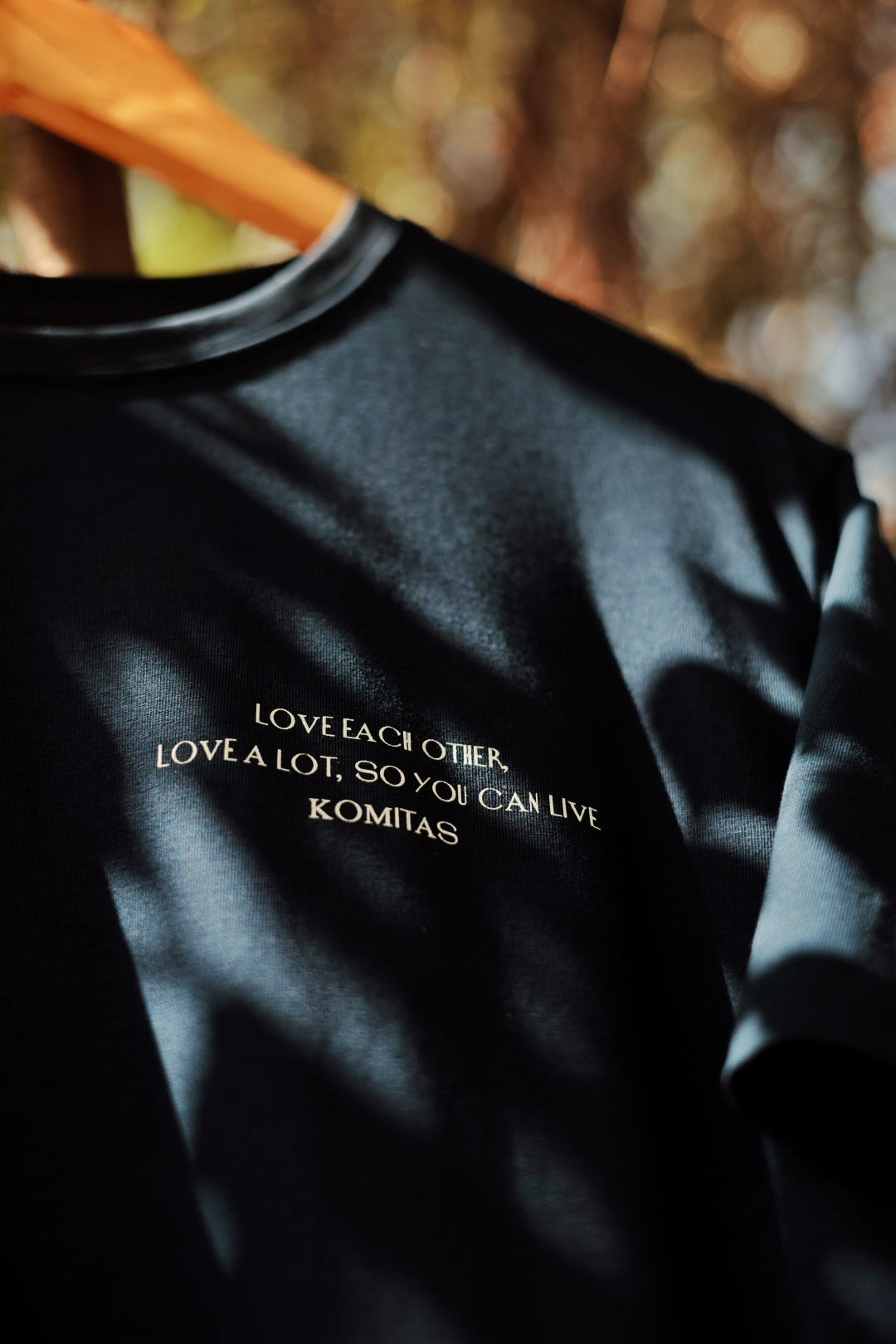 Komitas – Love Each Other T-Shirt blue